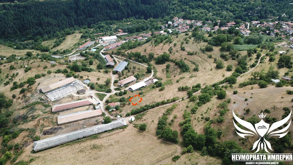 Продавам земя 524кв.м. с топ гледка до път в село Орехово обл.Смолян