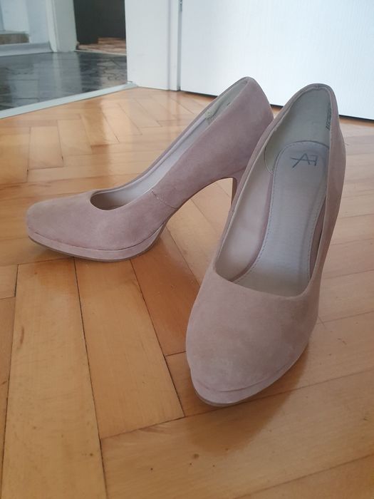 Дамски токчета бежови нови