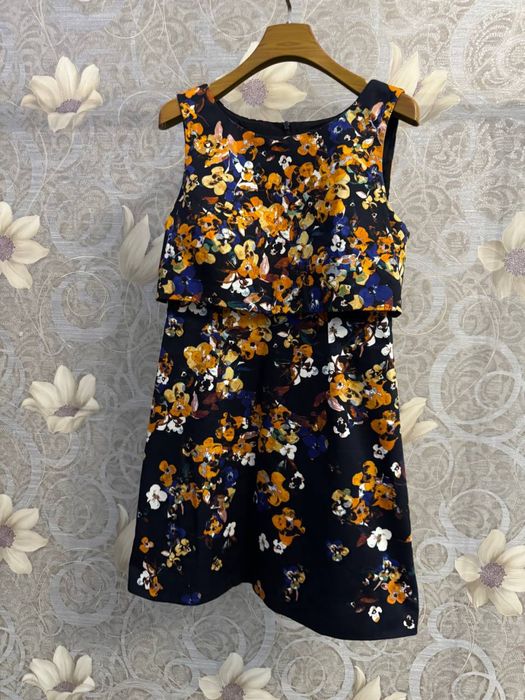 Платья вечерние брендовые.