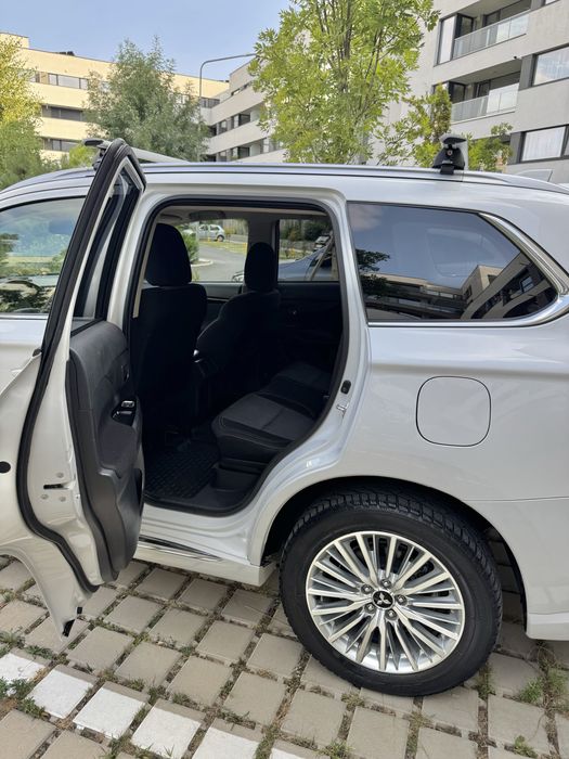 Mitsubishi Outlander PHEV 2.4 Plug-in Hybrid 4x4 Primul Proprietar achizionat de nou