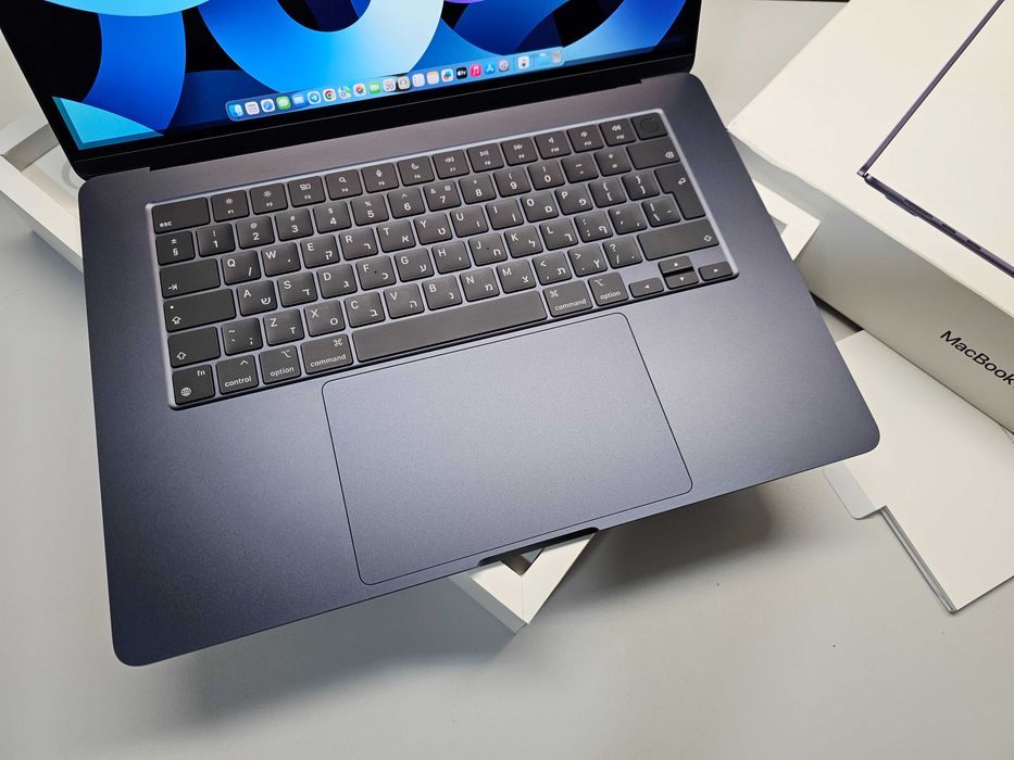 ПРОДАМ Macbook Air 15" Экраном M2 (8GB/256GB). Практический НОВОЕ 100%