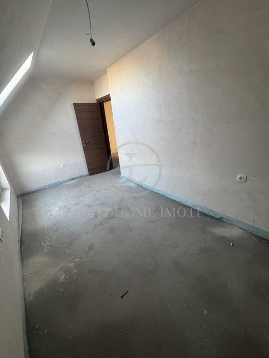 Продава се Тристаен апартамент в Пловдив, Тракия - 152 кв.м за 1231 €/кв.м - Снимка #2