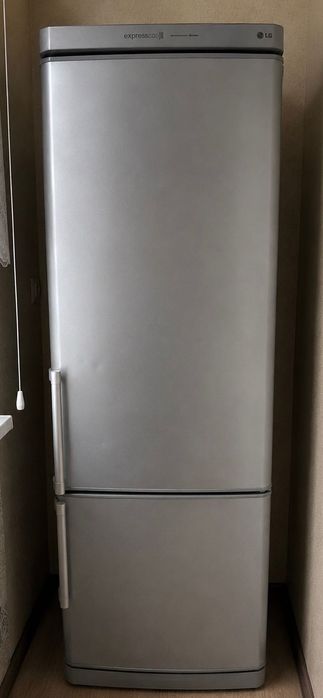 LG холодильник, 300 litr