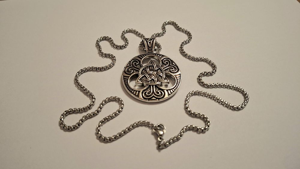 Pandantiv nod celtic.