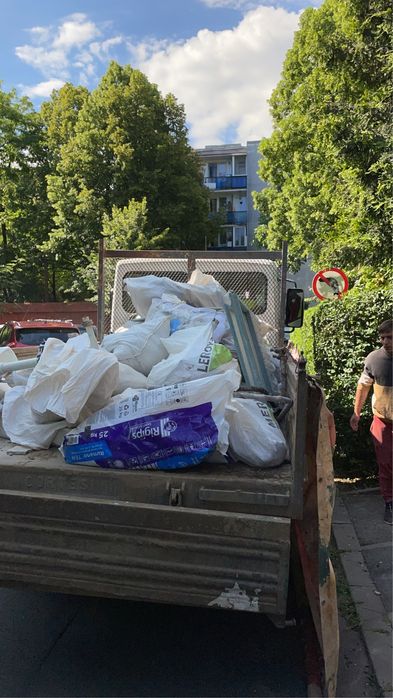 Executam lucrari de demolari,spargem sapa,gresie,faianta,beton,moloz