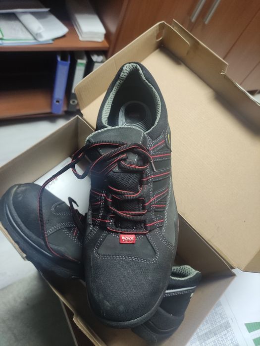 Летни работни обувки с метално бомбе