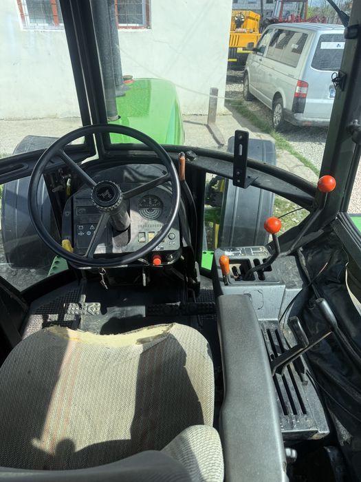 Vand sau schimb tractor John Deere 3140