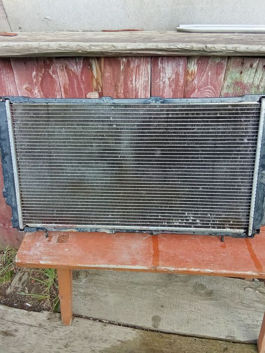 Продам радиатор охлаждения на Субару Легаси.