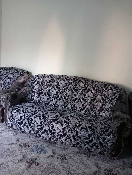 Sotiladi divan kreslo narx kelishiladi