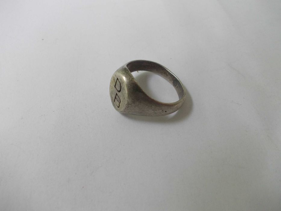 Inel vechi din argint cu monograma DB