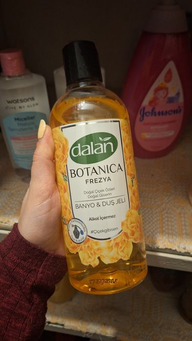 Продавам неотворена  козметика