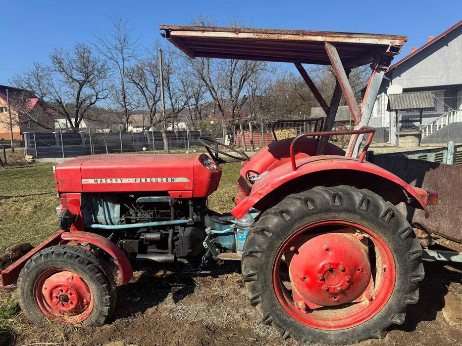 Vând tractor Masey Ferguson cu remorca