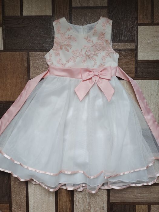 Нарядное платье на 8-10 лет