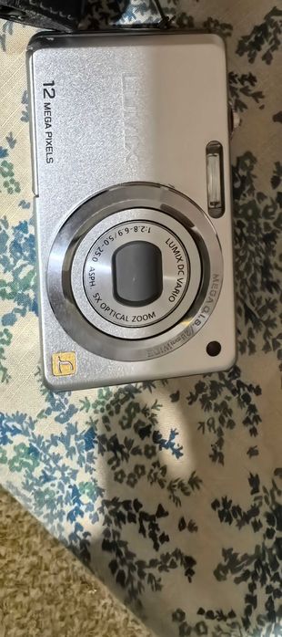 LUMIX DMC-FS10-12 mega pixels