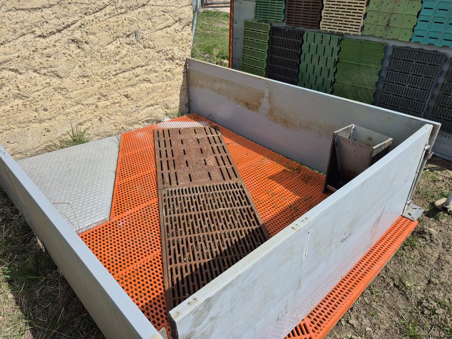 Podea Plastic, gratare pentru porci-purcei ,animale. Recent adusa din Germania.