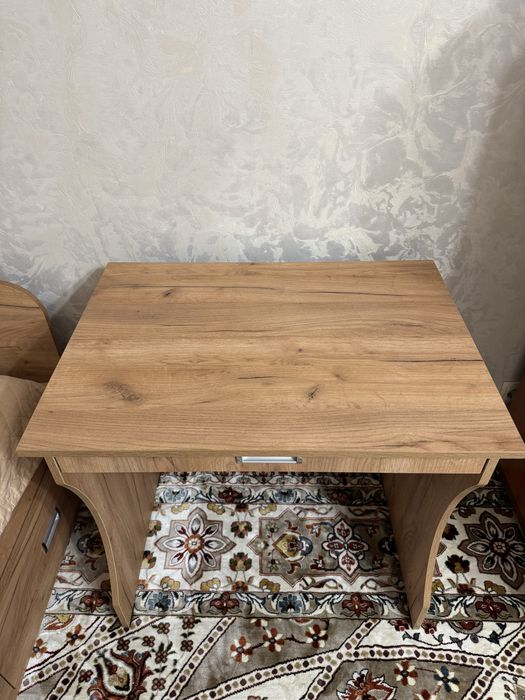 2 детские кровати и 2 парты