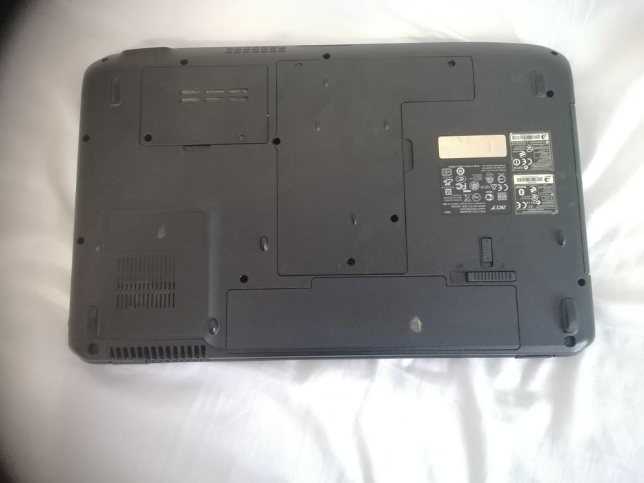 Vând 2  laptop-uri pentru piese