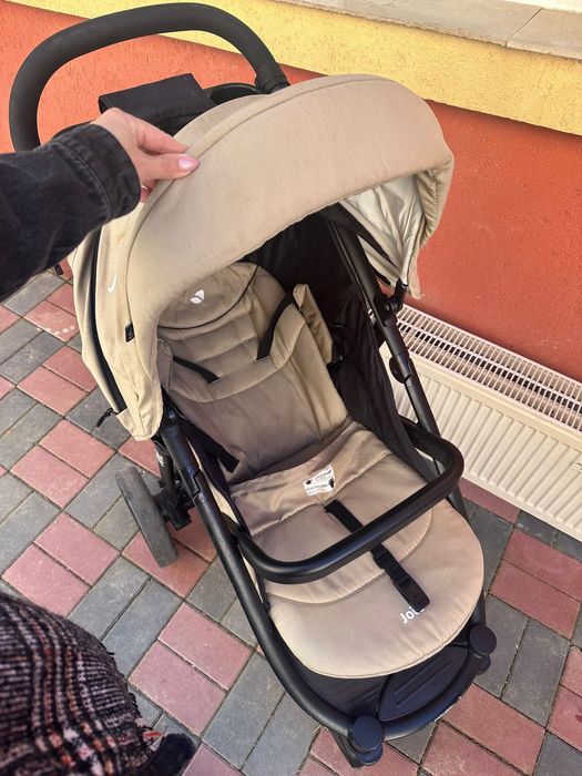 Vând carut sport Joie