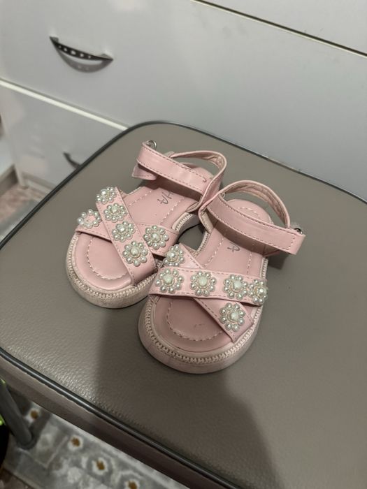 Обувь для девочки 3-4 годика