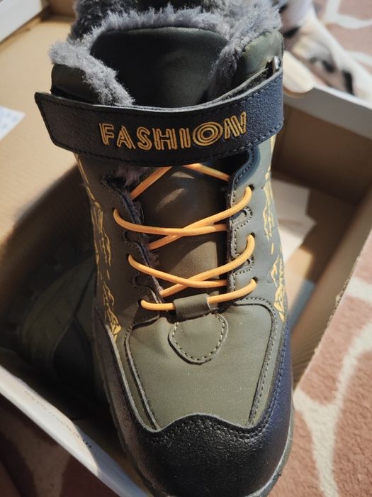 Продам мужские ботинки