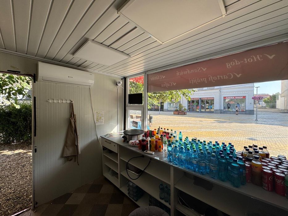 Container utilat spațiu comercial