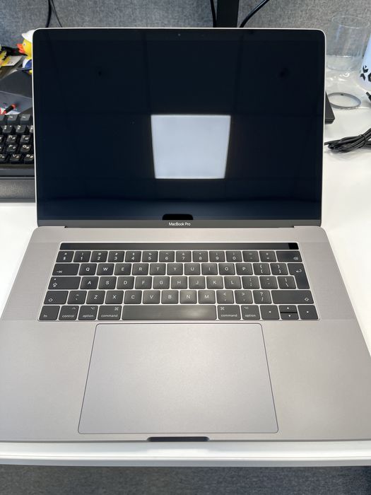 Macbook Pro 15 2017 i5 / 16ram/ 512ssd