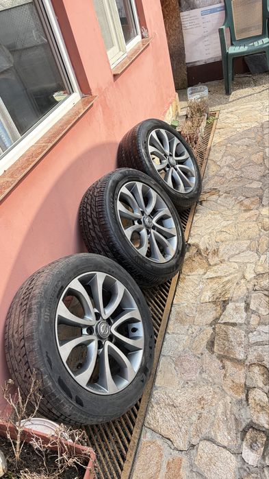 Продавам джанти  с летни гуми 17 цола за Nissan Juke