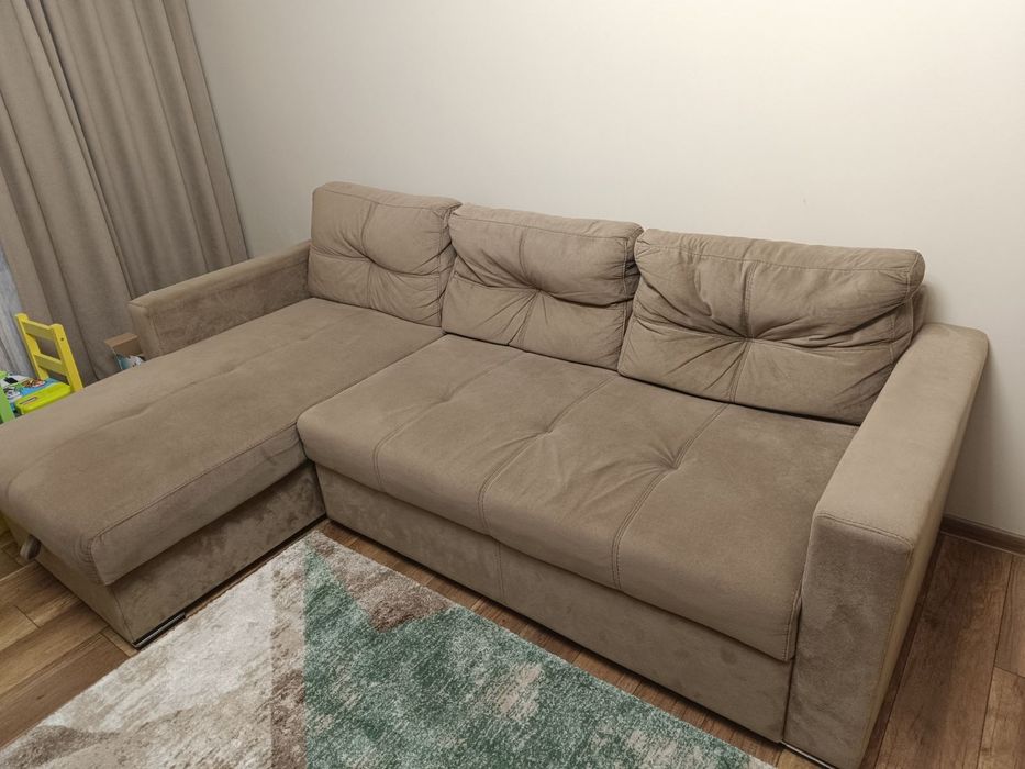 Диван с място за съхранение