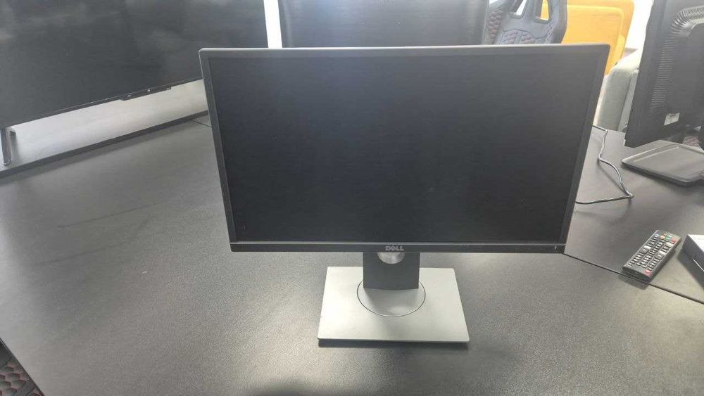 Monitori 23 инча