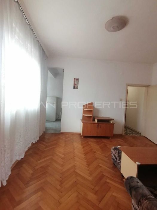 Продава се Тристаен апартамент в Пловдив, Съдийски - 130 кв.м за 1031 €/кв.м - Снимка #1