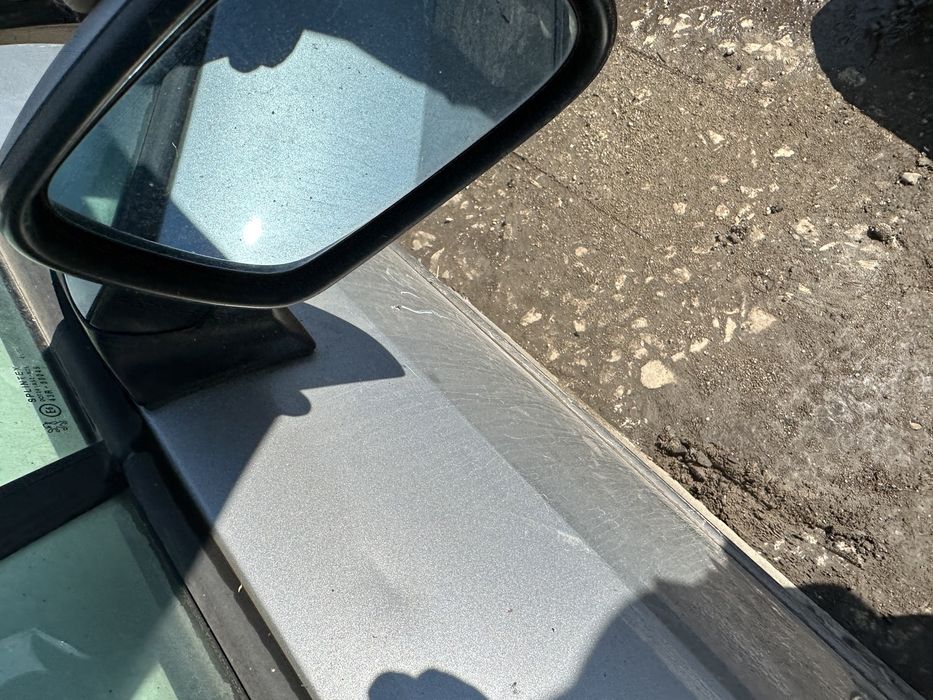 Предна дясна врата за peugeot 307 огледало брава
