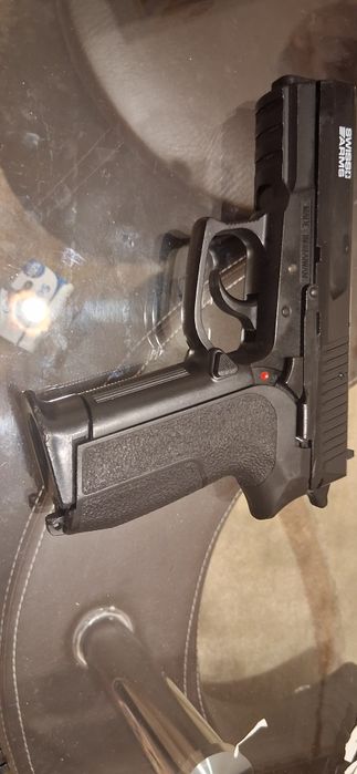 Ерсовт пистолет с пластмасови топчета