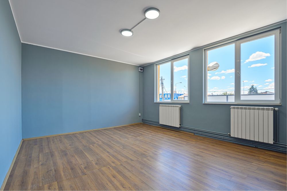 Hala cu cladire birou , curte 240 mp , acces TIR - spatiu firma