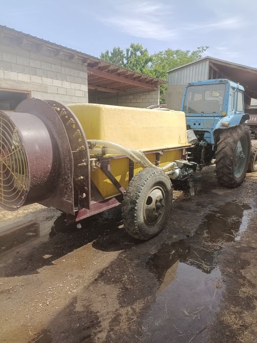 мтз 80 трактор с Оприскиватель вместе