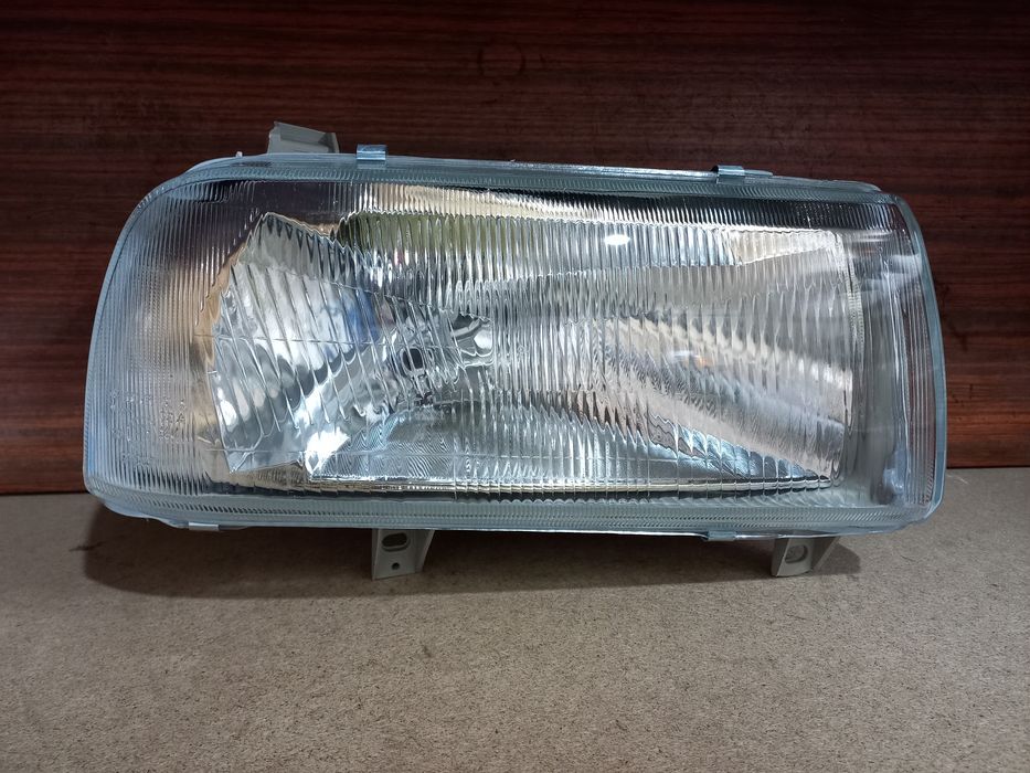 Фары на VW Vento