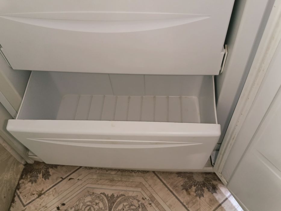 Морозильник indesit SFR 100 белый