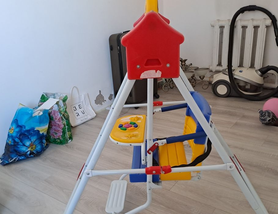 Продам детскую качелю.