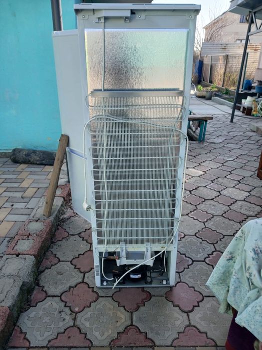 Холодильник Бирюса