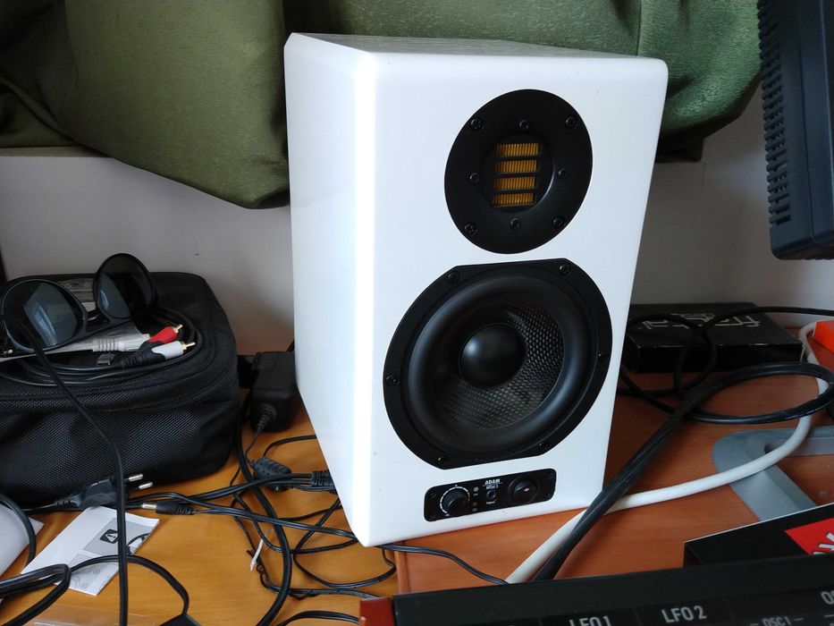 Vand Adam Artist 5 boxe amplificate superioare Adam A5x