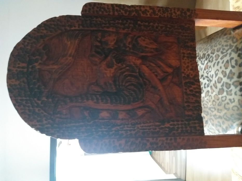 Vand scaune sculptate