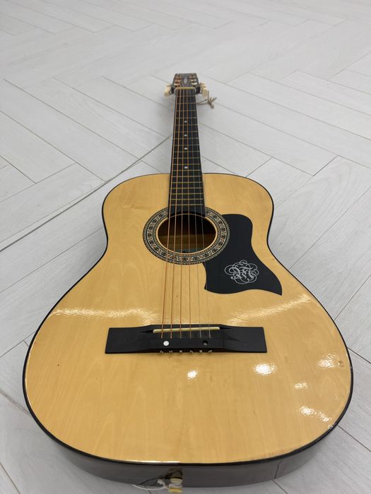 Акустическая гитара