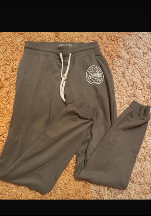 Pantaloni trening gri