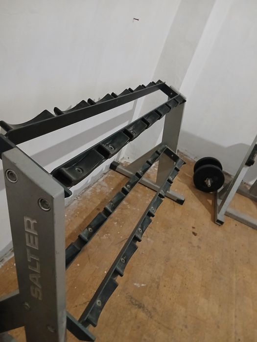 Стойка за дъмбели