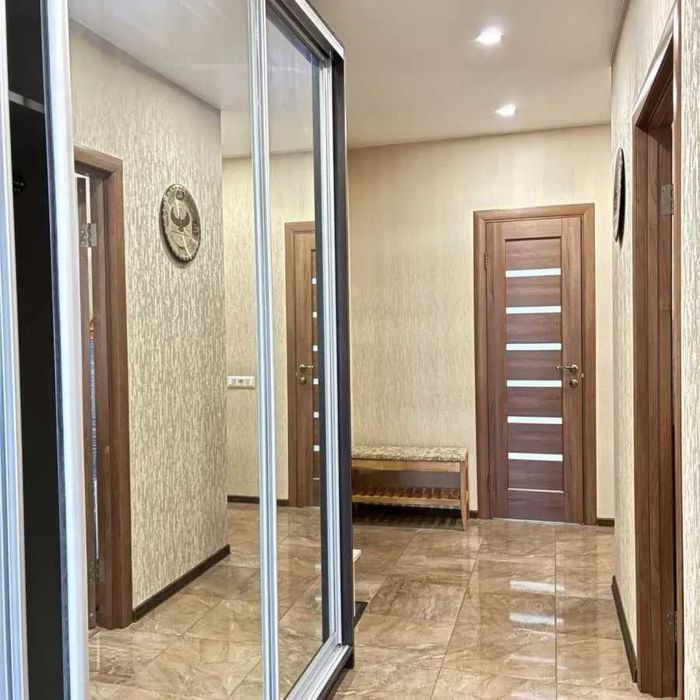 Дава се под наем Двустаен апартамент в София, Център - 64 кв.м за 397.8 € - Снимка #1