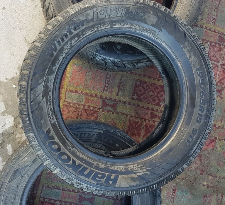 Продам шины б/у. R15