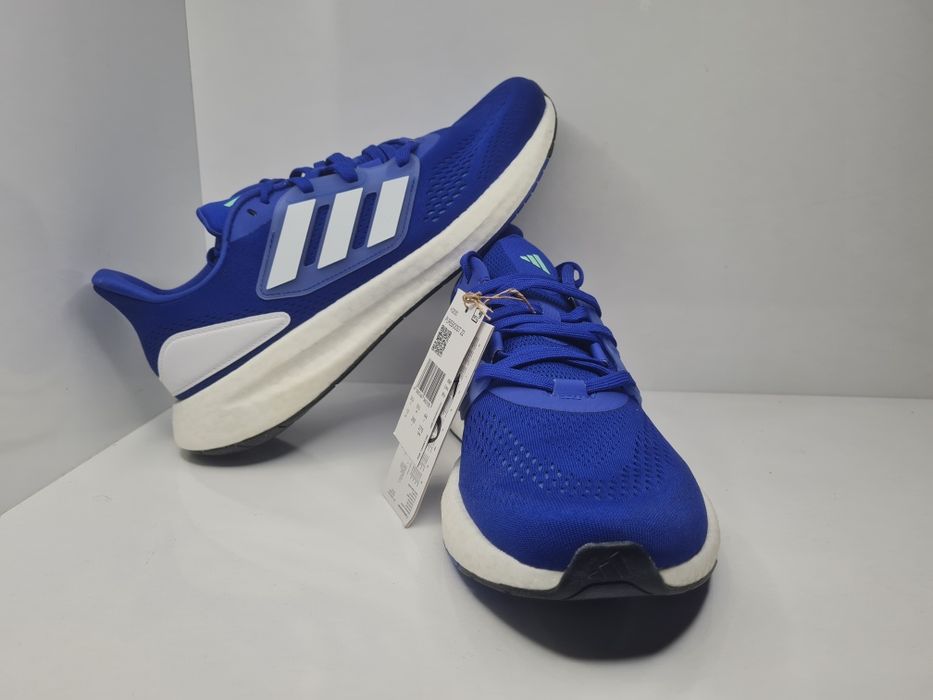 Маратонки Adidas PureBoost 22

Чисто нови с етикети без кутия.

Размер