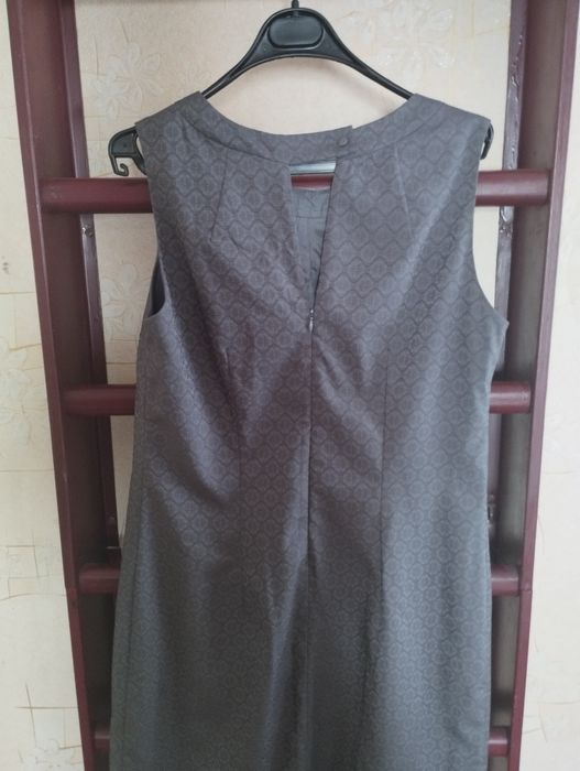 Платье вечернее очень красивое.