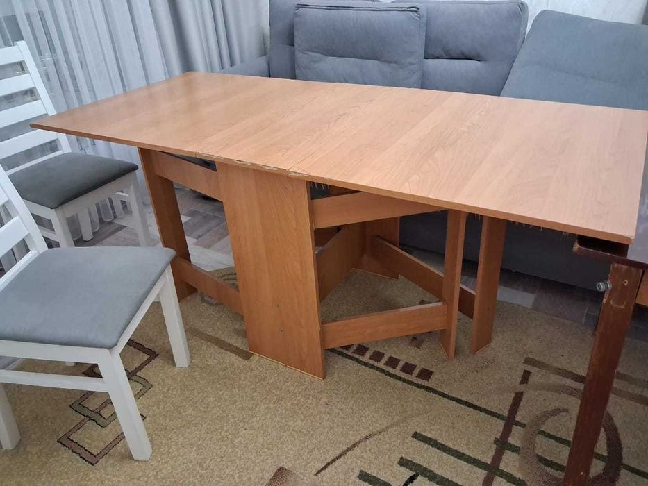Продаётся раскладной стол