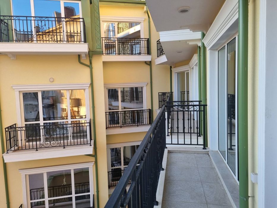 Продава се Четиристаен апартамент в Русе, Център - 223 кв.м за 867 €/кв.м - Снимка #1