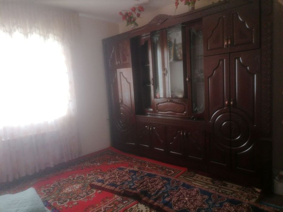 Уй сотилади. 1-хонали